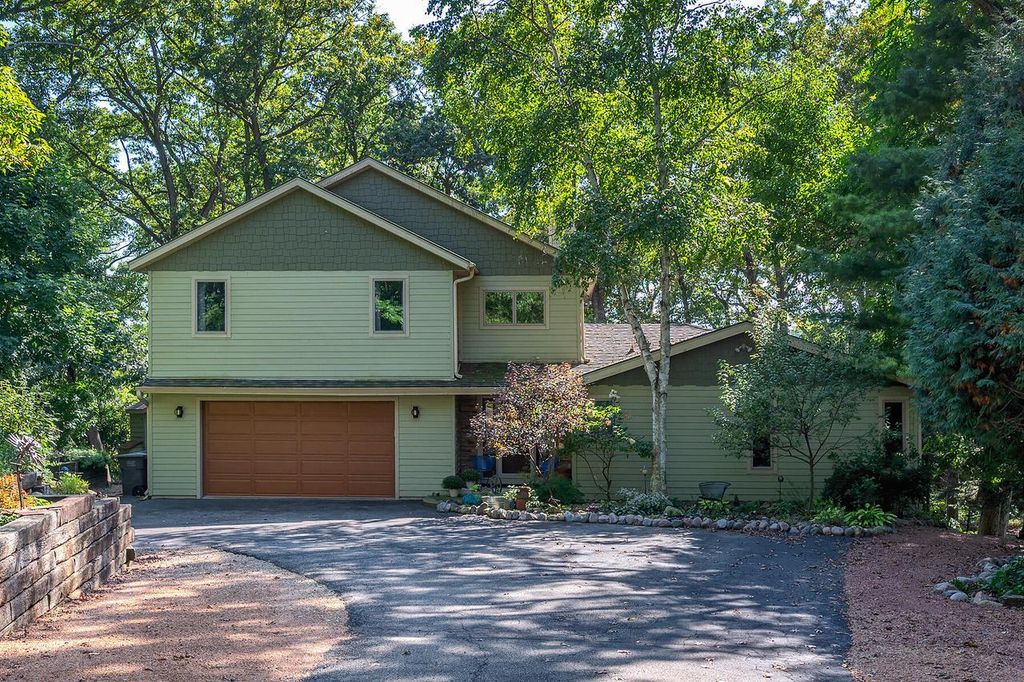 Photo of W5594 Briarwood ROAD, Elkhorn, WI 53121 (MLS # 1937719)