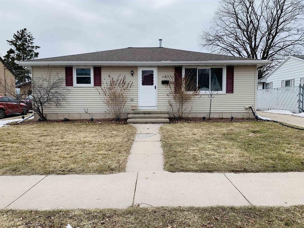 Photo of 901 Park STREET, Green Bay, WI 54303 (MLS # 50322984)