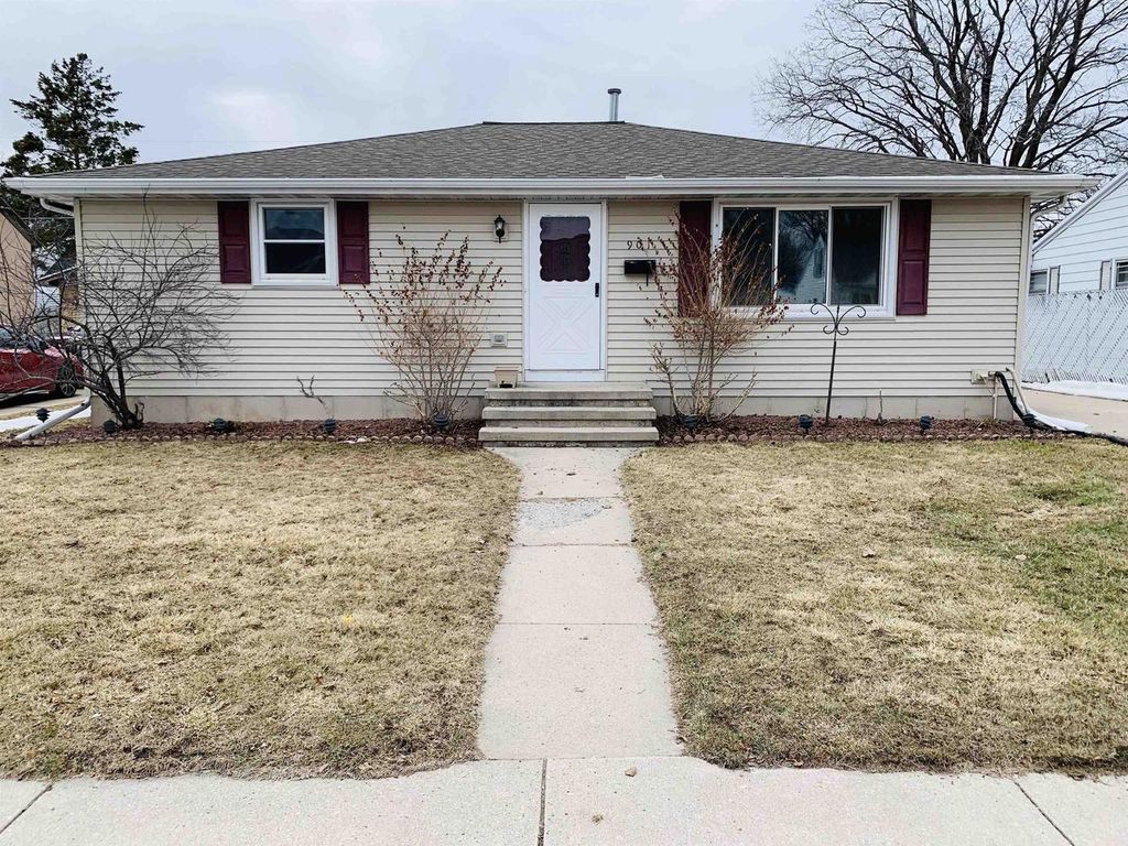 Photo of 901 Park STREET, Green Bay, WI 54303 (MLS # 50322984)