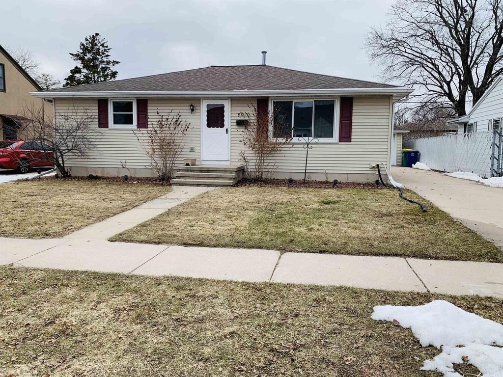 Photo of 901 Park STREET, Green Bay, WI 54303 (MLS # 50322984)
