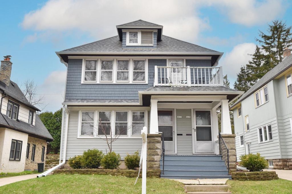 Photo of 6633 W Lloyd STREET #35, Wauwatosa, WI 53213 (MLS # 1956015)