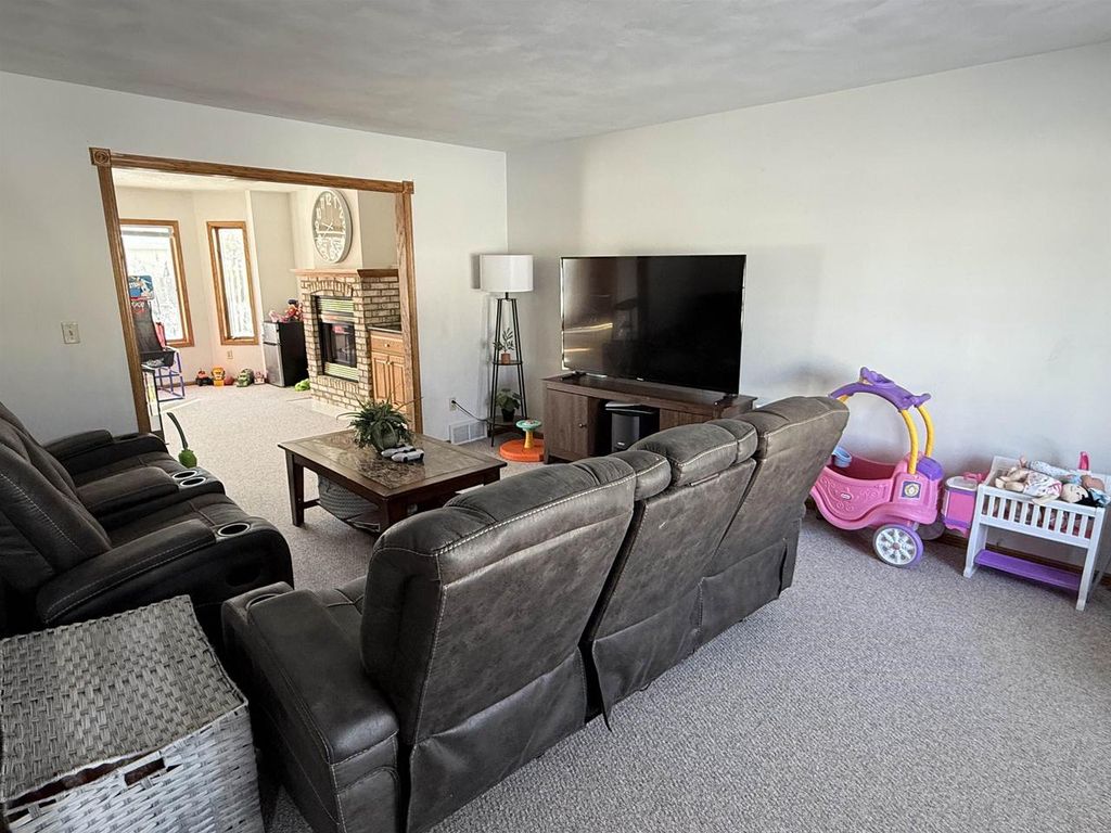 Photo of 3608 S Berryfield LANE, Appleton, WI 54915 (MLS # 50320452)