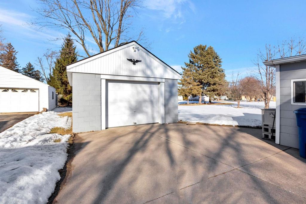 Photo of 228 Allen AVENUE, Oshkosh, WI 54901 (MLS # 50321056)