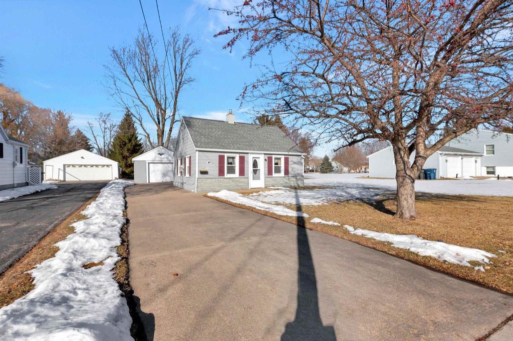 Photo of 228 Allen AVENUE, Oshkosh, WI 54901 (MLS # 50321056)