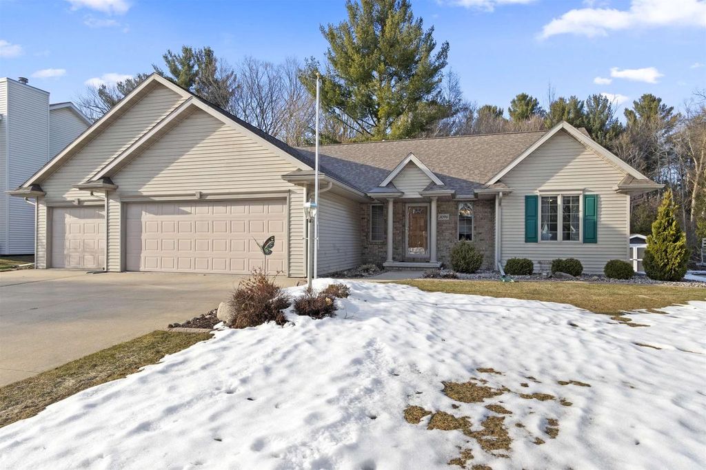 Photo of 3096 Lepak LANE, Green Bay, WI 54313 (MLS # 50322733)