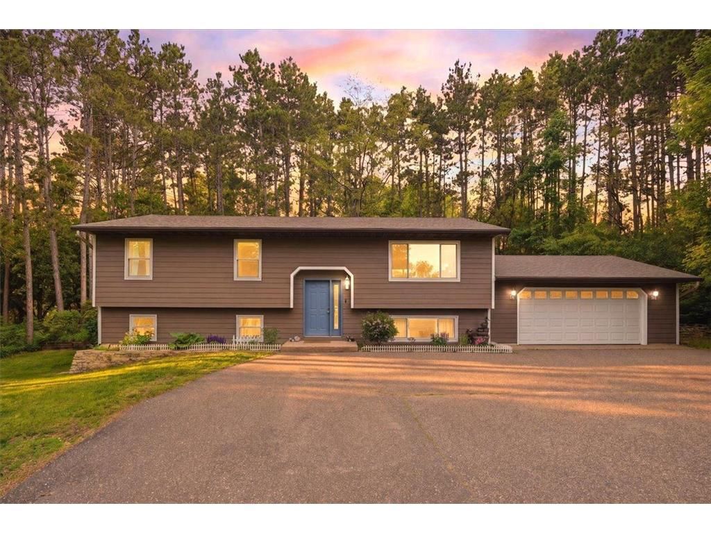 Photo of 1072 Edgewood CIRCLE, Hudson, WI 54016 (MLS # 7073299)