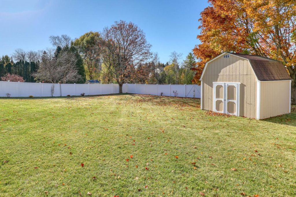 Photo of 367 Prairie RUN, Grafton, WI 53024 (MLS # 1942514)