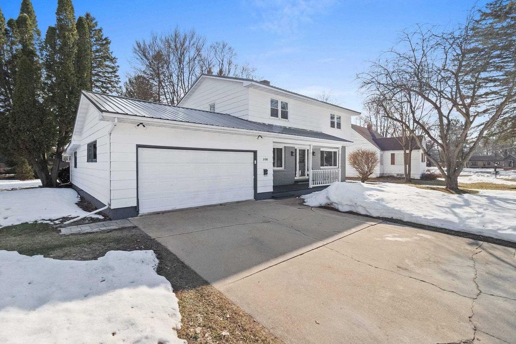 Photo of 108 S Humphrey CIRCLE, Shawano, WI 54166 (MLS # 50322757)