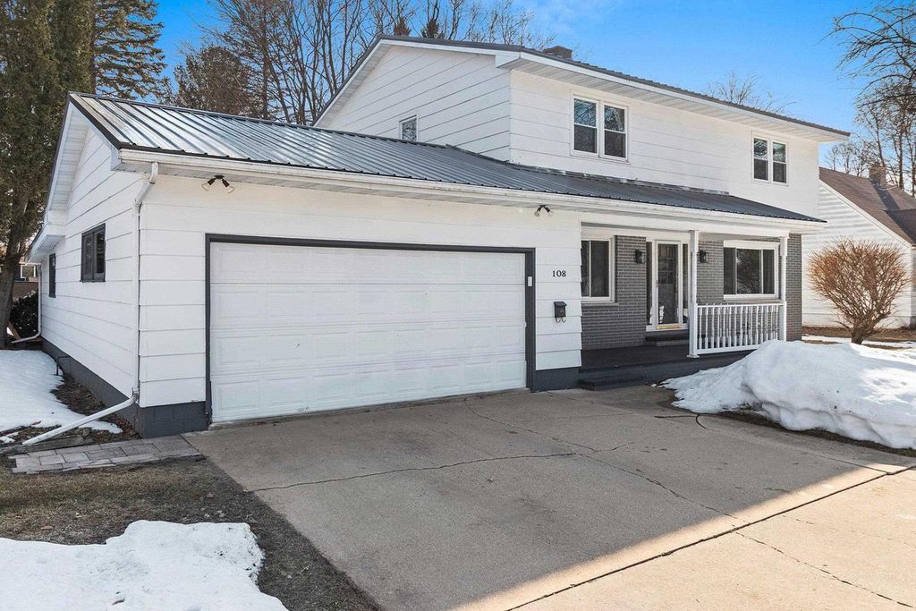 Photo of 108 S Humphrey CIRCLE, Shawano, WI 54166 (MLS # 50322757)
