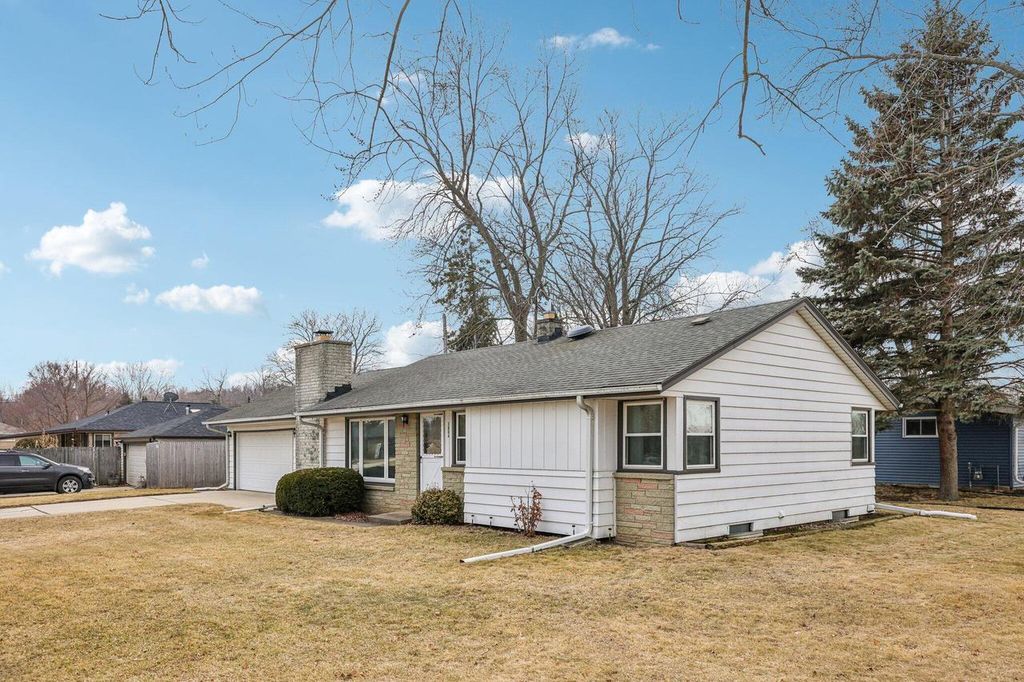 Photo of 3804 6th AVENUE, South Milwaukee, WI 53172 (MLS # 1952467)