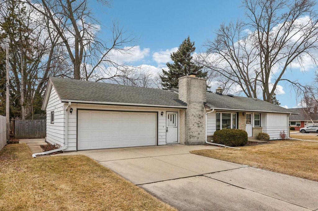 Photo of 3804 6th AVENUE, South Milwaukee, WI 53172 (MLS # 1952467)