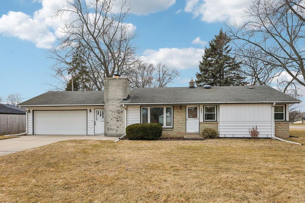 Photo of 3804 6th AVENUE, South Milwaukee, WI 53172 (MLS # 1952467)