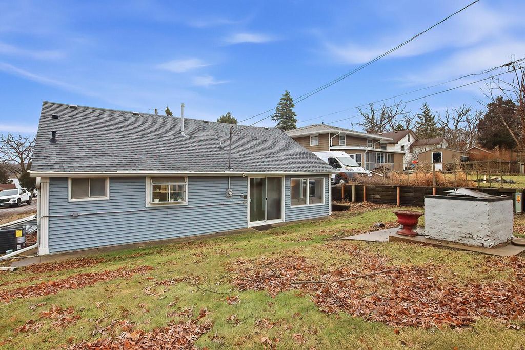 Photo of 33737 S Lakeshore DRIVE, Burlington, WI 53105 (MLS # 1953042)