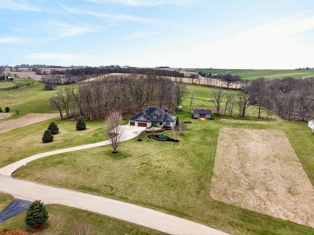 Photo of W4845 Pembridge TRAIL, Monroe, WI 53566 (MLS # 2017056)