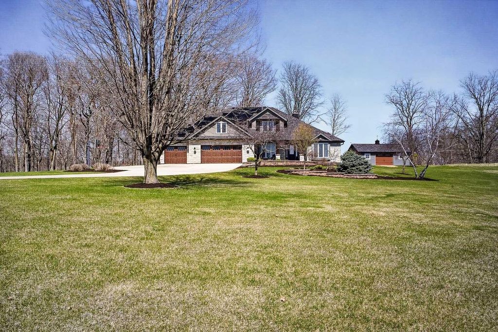 Photo of W4845 Pembridge TRAIL, Monroe, WI 53566 (MLS # 2017056)