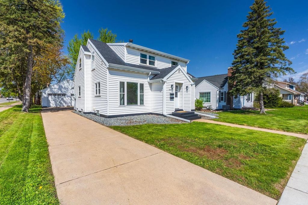 Photo of 606 N 4th AVENUE, Wausau, WI 54401 (MLS # 22602080)