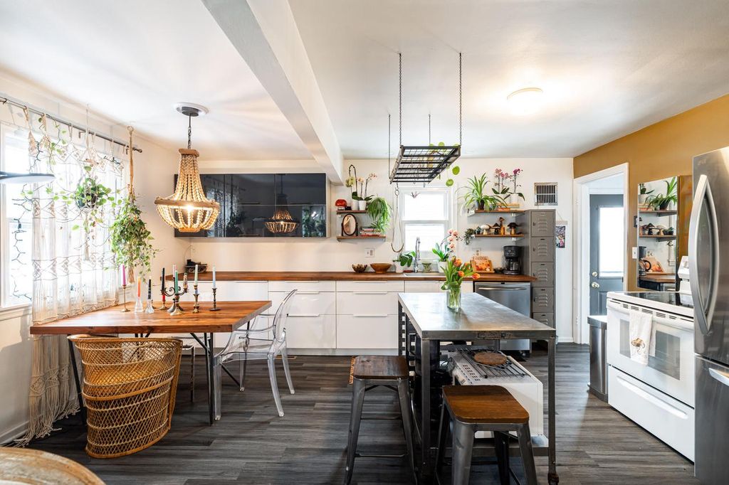 Photo of 4481 S Taylor AVENUE, Milwaukee, WI 53207 (MLS # 1950967)