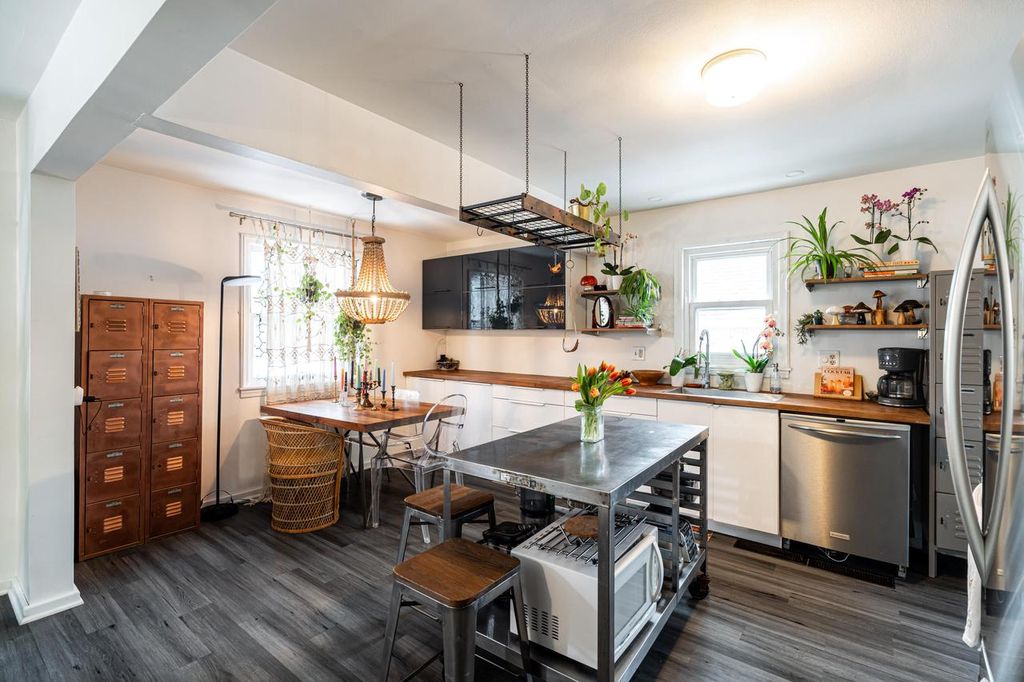 Photo of 4481 S Taylor AVENUE, Milwaukee, WI 53207 (MLS # 1950967)