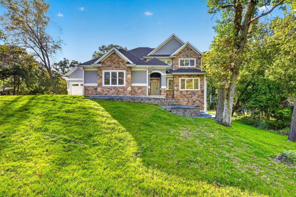 Photo of 2652 Oak Crest CIRCLE, Sun Prairie, WI 53590 (MLS # 2033250)