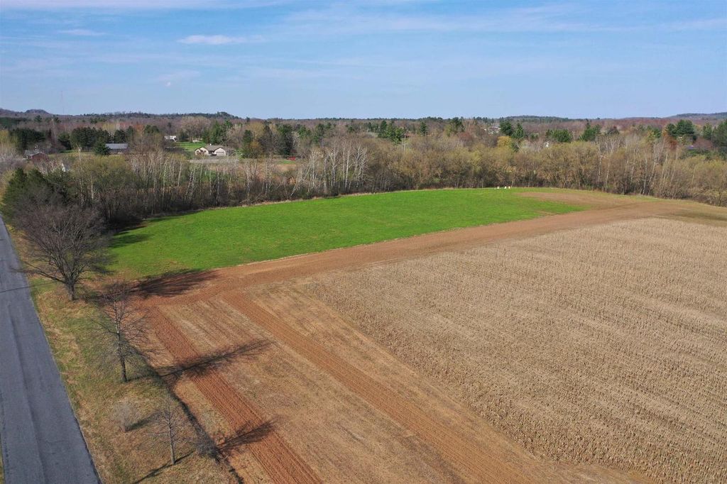 Photo of 5 Acres Fairway Ln, Mauston, WI 53948 (MLS # 2021767)