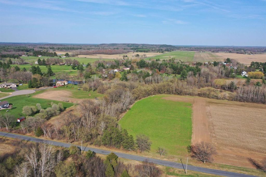 Photo of 5 Acres Fairway Ln, Mauston, WI 53948 (MLS # 2021767)