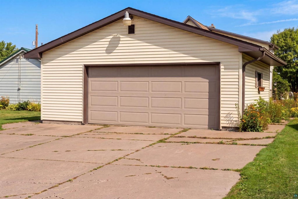 Photo of 517 17th Ave W AVE, Ashland, WI 54806 (MLS # 6128324)