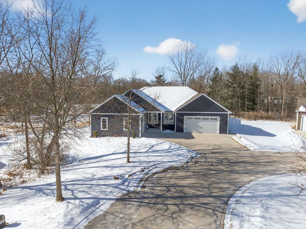 Photo of 631 Fiddlehead COURT, Green Lake, WI 54941 (MLS # 50320621)