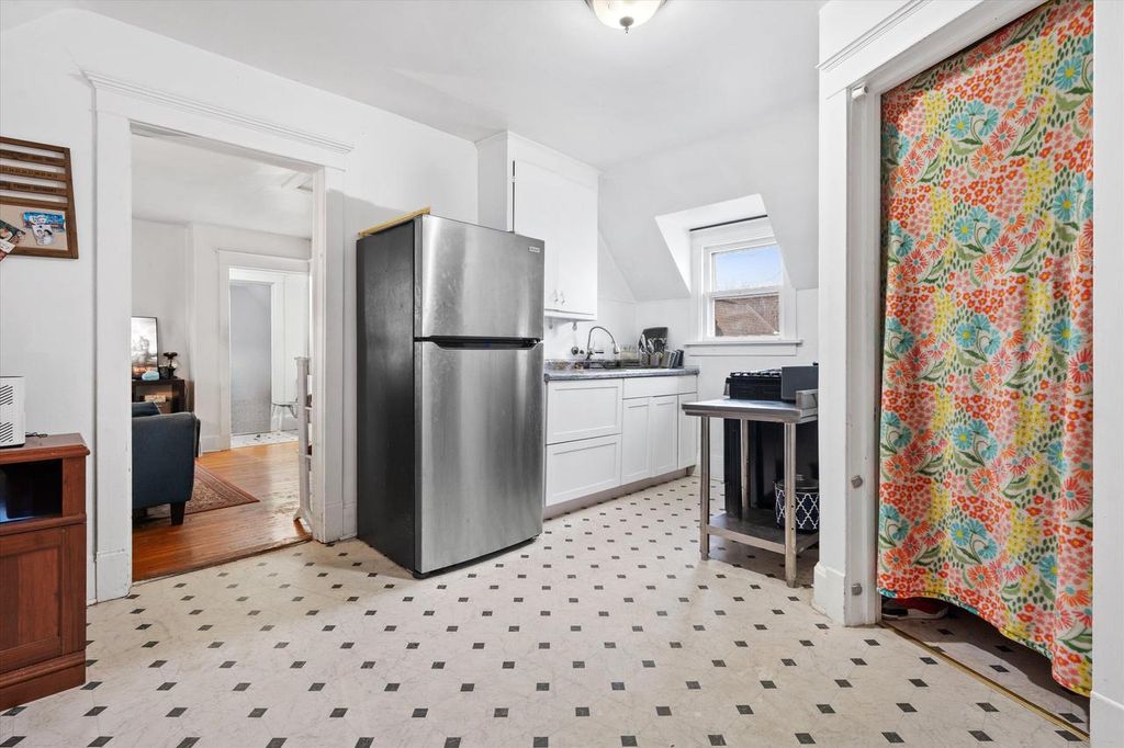 Photo of 1420 Wisconsin AVENUE #1422,1422 1/2, Racine, WI 53403 (MLS # 1949842)