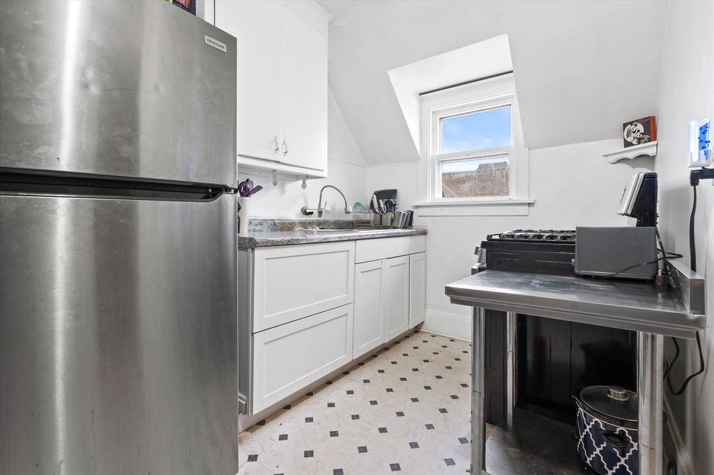 Photo of 1420 Wisconsin AVENUE #1422,1422 1/2, Racine, WI 53403 (MLS # 1949842)