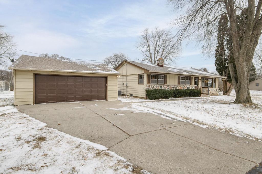 Photo of 5820 W Donna DRIVE, Brown Deer, WI 53223 (MLS # 1946014)