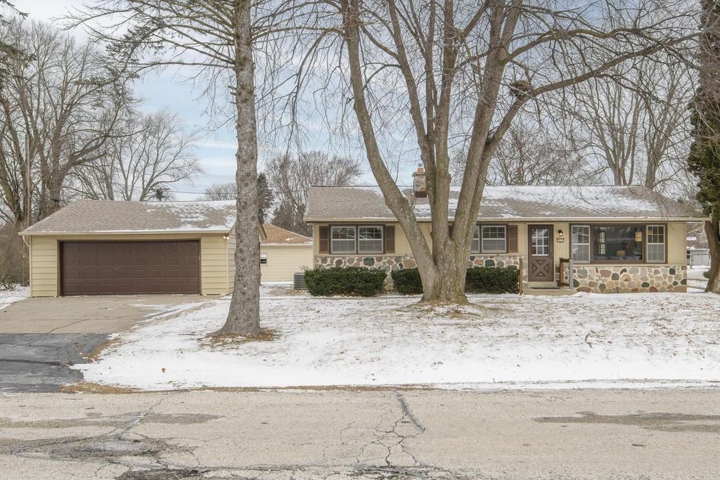 Photo of 5820 W Donna DRIVE, Brown Deer, WI 53223 (MLS # 1946014)