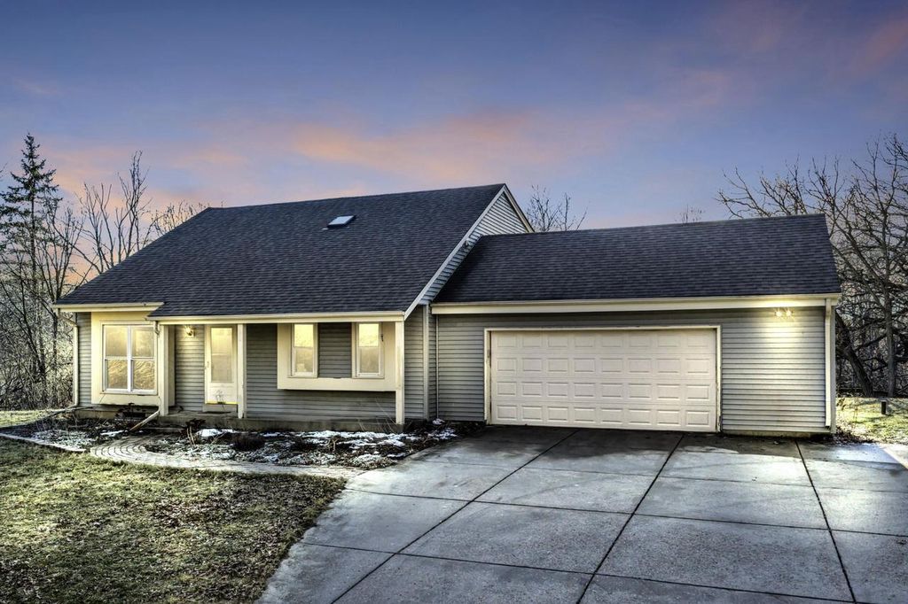 Photo of W313S6637 Spring DRIVE, Mukwonago, WI 53149 (MLS # 1950672)