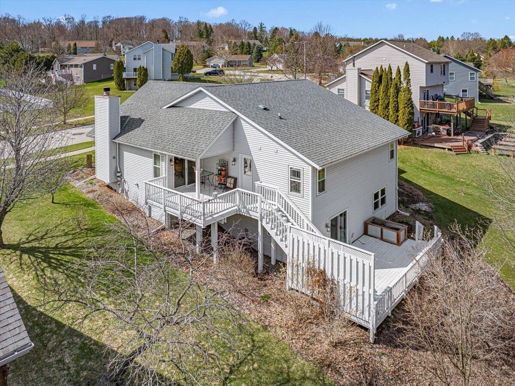 Photo of 1407 Villa Park COURT, West Bend, WI 53090 (MLS # 1957244)