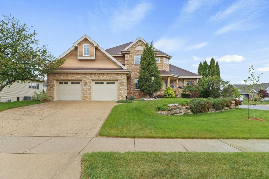 Photo of 301 Bergamont BOULEVARD, Oregon, WI 53575 (MLS # 2022516)