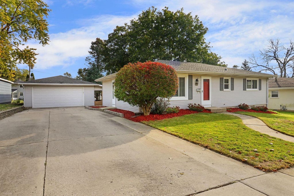 Photo of 432 Donald DRIVE, Burlington, WI 53105 (MLS # 1986518)