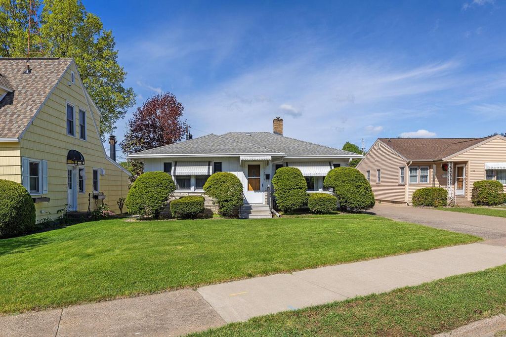 Photo of 1112 Grandad TERRACE, La Crosse, WI 54601 (MLS # 1961137)