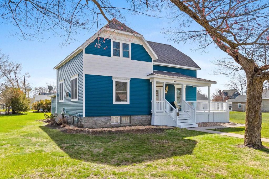 Photo of 180 S Beebe AVENUE, Peshtigo, WI 54157 (MLS # 50320546)