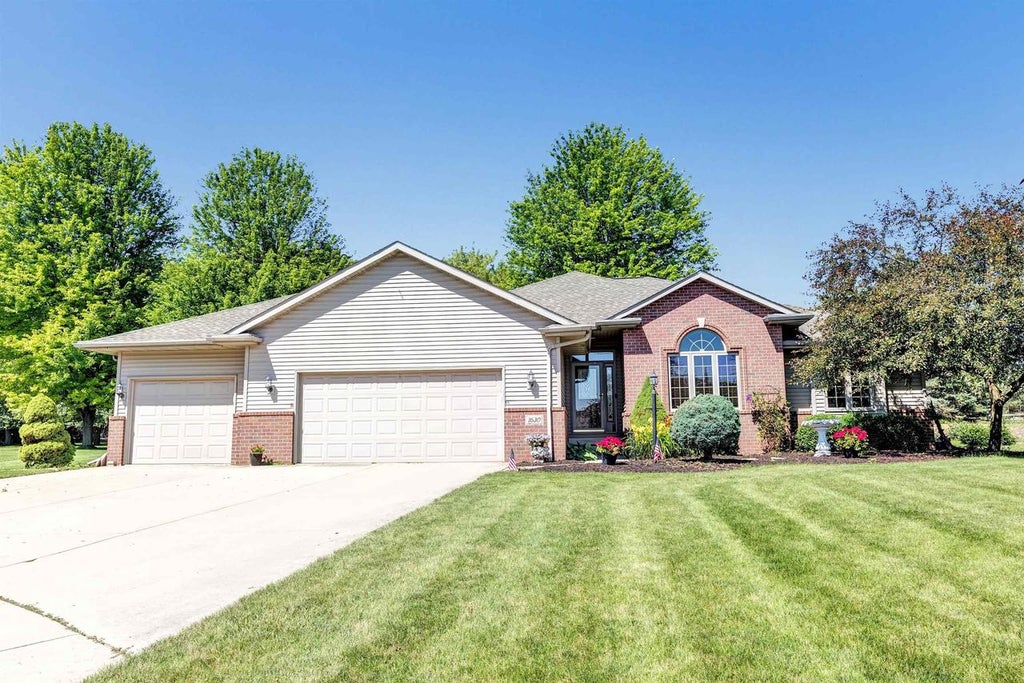 Photo of 1630 Tiffany COURT, De Pere, WI 54115 (MLS # 50329136)