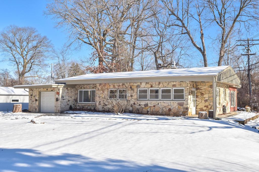 Photo of 1350 Parkway DRIVE, Brookfield, WI 53005 (MLS # 1946555)