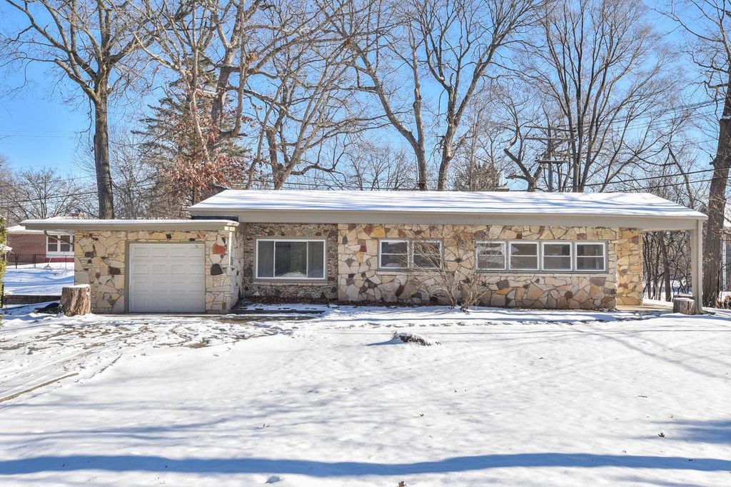 Photo of 1350 Parkway DRIVE, Brookfield, WI 53005 (MLS # 1946555)