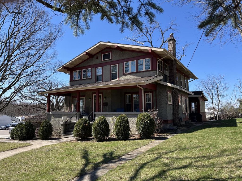 Photo of 916 Whitewater AVENUE, Fort Atkinson, WI 53538 (MLS # 1959809)
