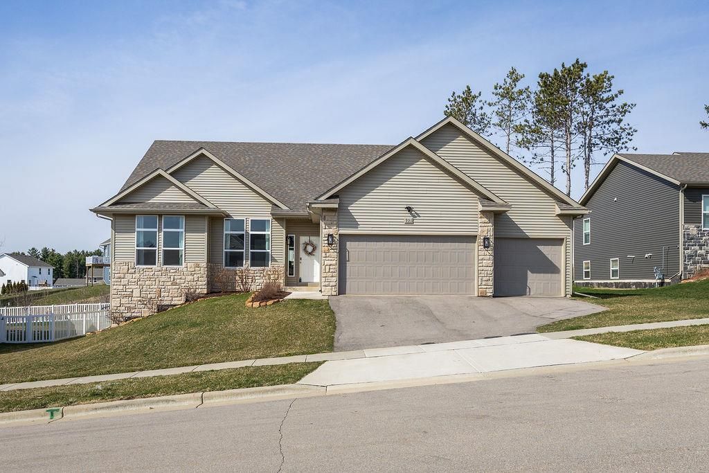 Photo of 931 Margarets WAY, Belleville, WI 53508 (MLS # 2020039)
