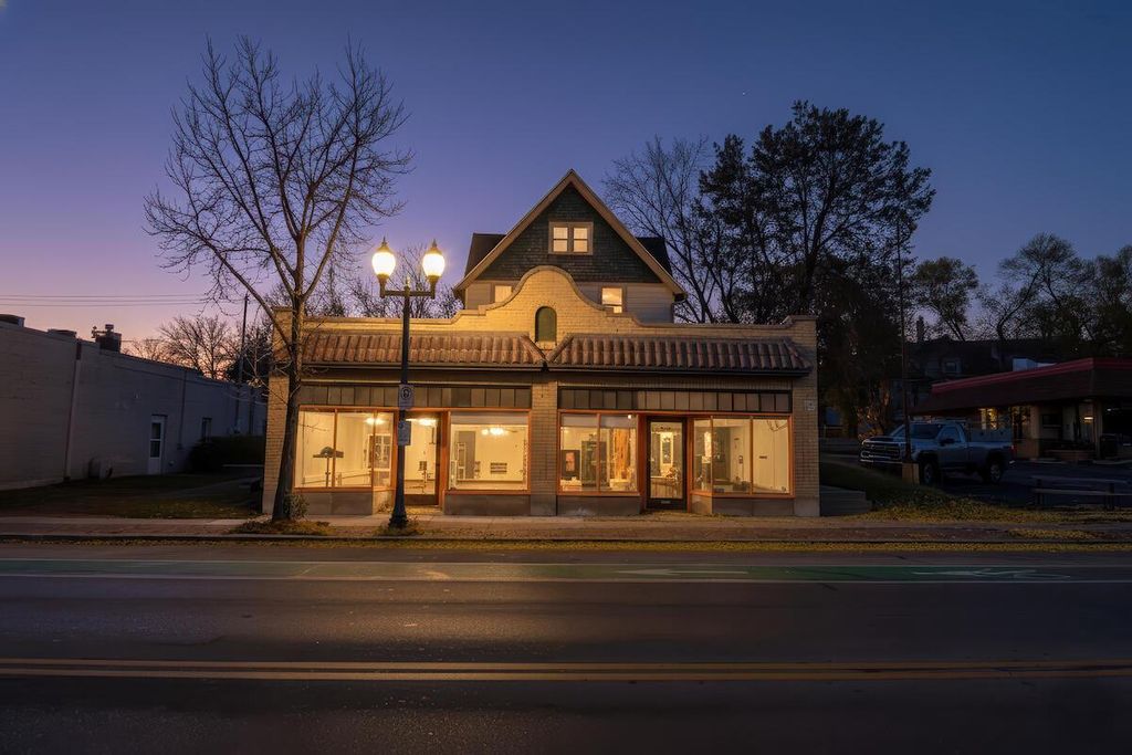 Photo of 6528 W North AVENUE, Wauwatosa, WI 53213 (MLS # 1943505)