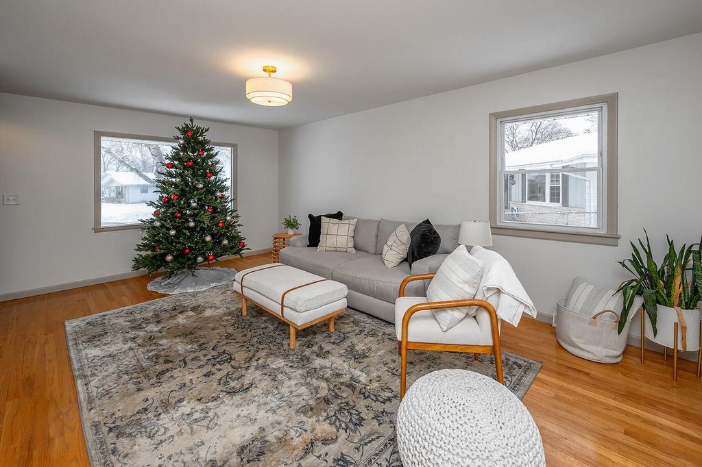 Photo of N84W18113 Imperial COURT, Menomonee Falls, WI 53051 (MLS # 1944890)