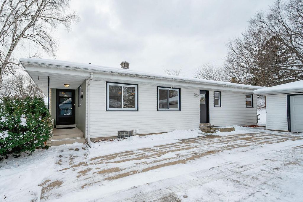 Photo of N84W18113 Imperial COURT, Menomonee Falls, WI 53051 (MLS # 1944890)