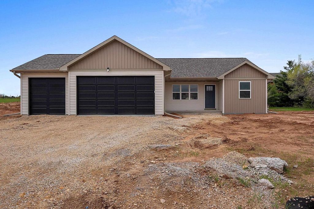Photo of 1900 Southland LANE, New London, WI 54961 (MLS # 50325193)