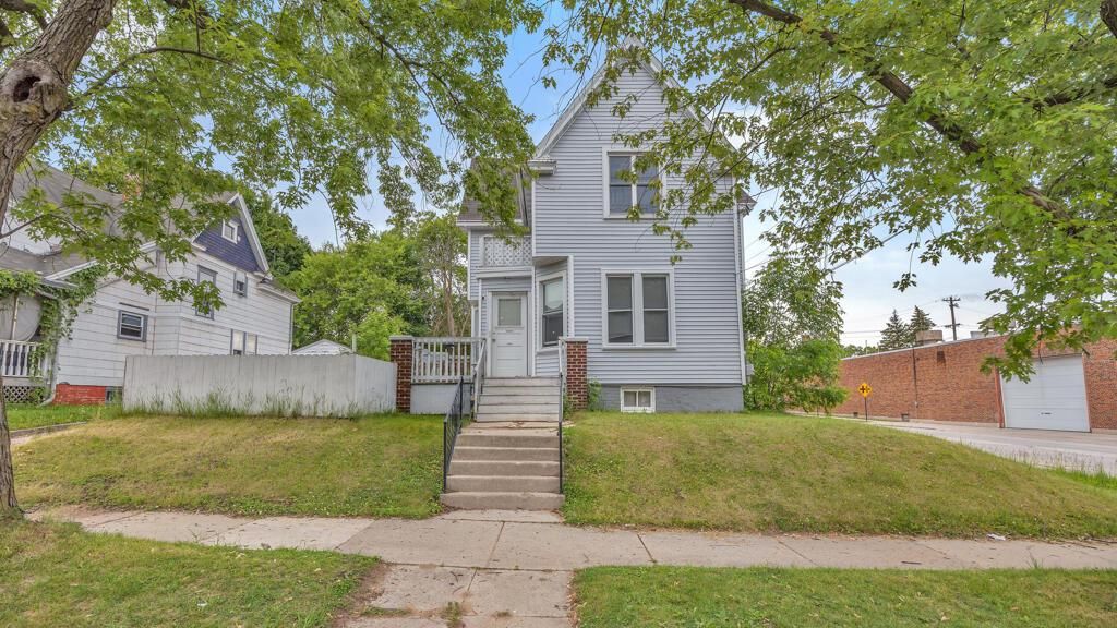 Photo of 902 S 20th STREET #902A, Manitowoc, WI 54220 (MLS # 1967148)