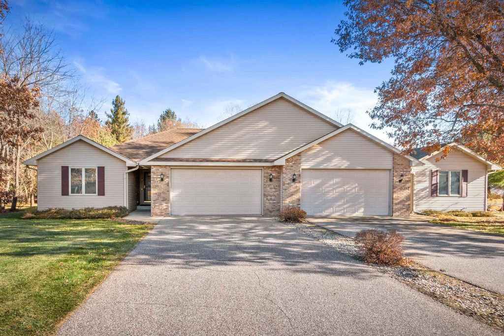 Photo of 3350-3352 Wilson AVENUE, Plover, WI 54467 (MLS # 22505474)