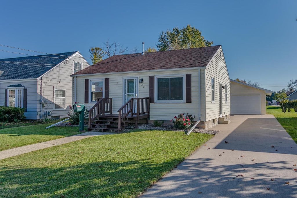 Photo of 823 Martin STREET, Menasha, WI 54952 (MLS # 50334786)