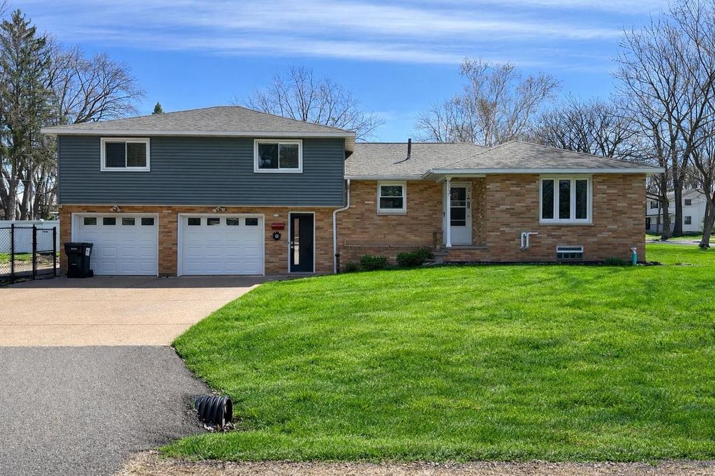 Photo of 713 S Maryknoll AVENUE, Marshfield, WI 54449 (MLS # 22601536)